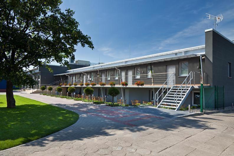Restauracja 32 Motel Gryfice Bagian luar foto